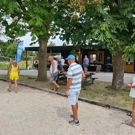 70 Op Recreatiepark De Wielen Villa *